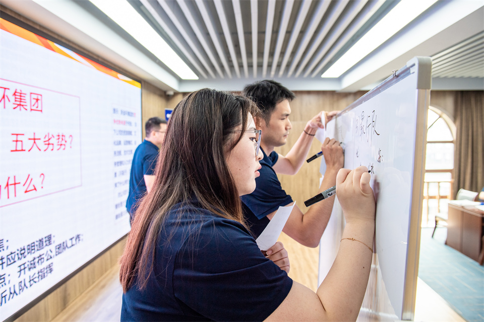 第四段前滑動(dòng) (2).jpg 第四段前滑動(dòng) (2).jpg